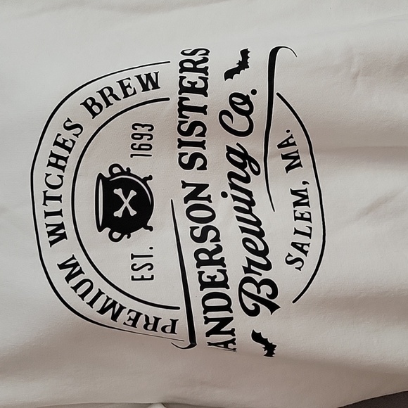NWOT Salem MA Sanderson Sisters Brewing Co Premium Witches Brew oversized Top - Picture 1 of 7
